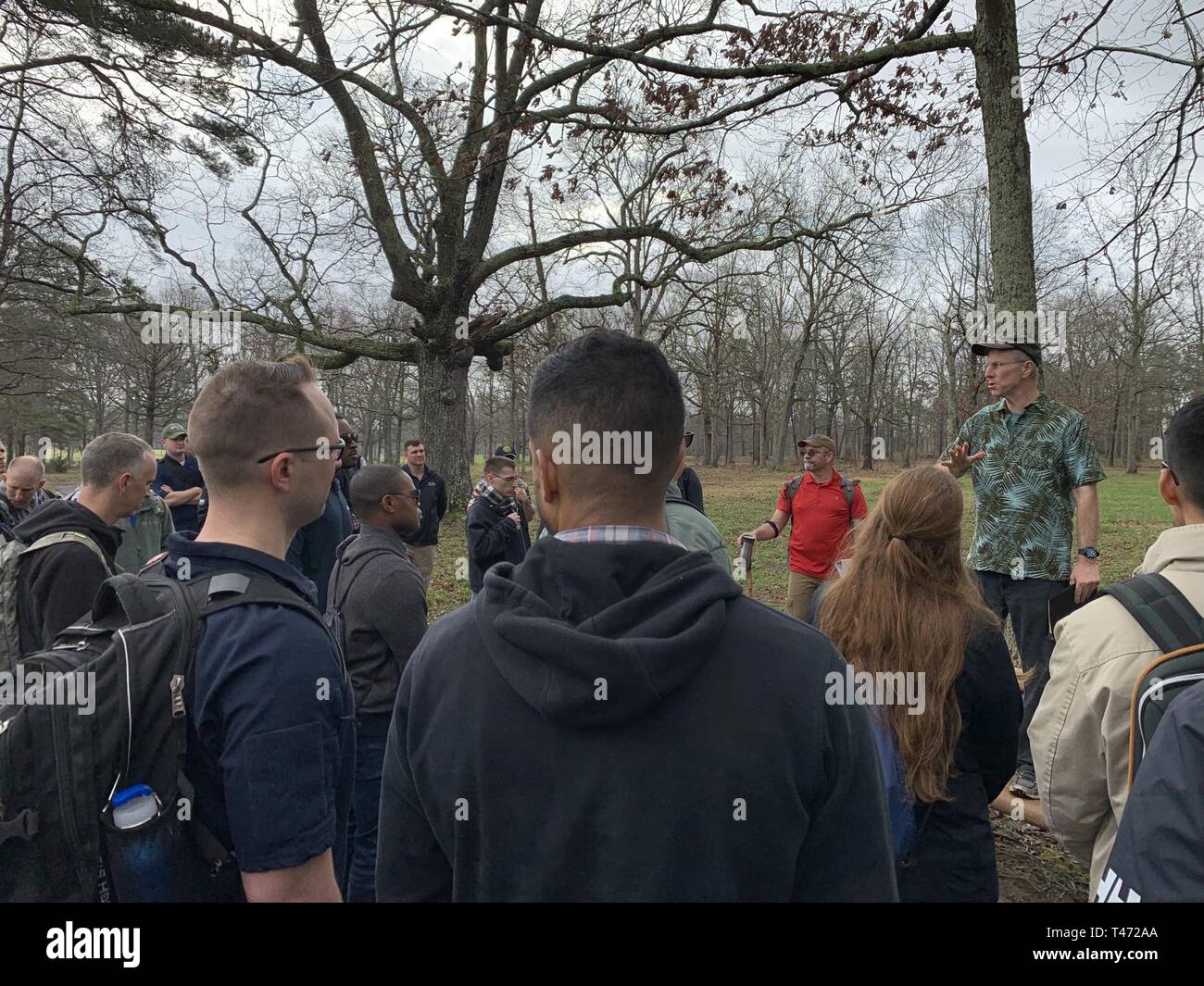 Dr.'Jay" Boyd beauftragt Studenten aus der Kaplan Basic Officer Führung Kurs an der Cowpens National Battlefield Park. Stockfoto