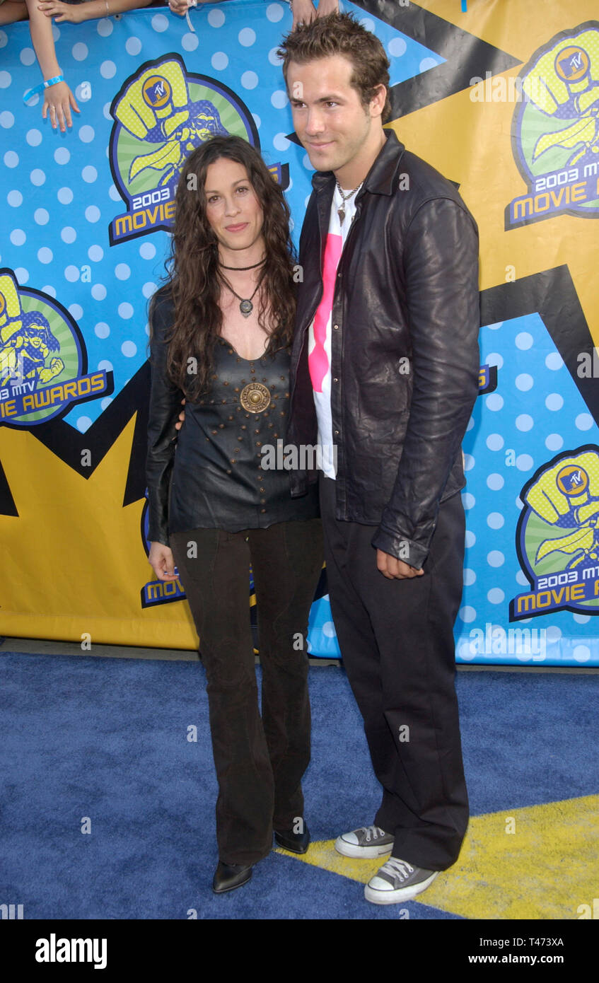Los Angeles Ca 31 Mai 2003 Alanis Morissette Ryan Reynolds An Der 2003 Mtv Movie Awards In Los Angeles Stockfotografie Alamy