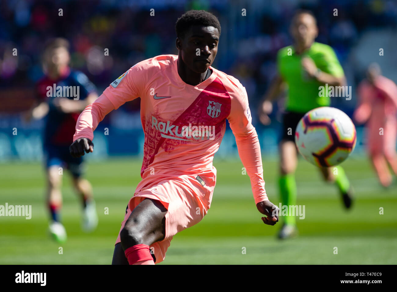 Huesca, Spanien. 13 Apr, 2019. Moussa Wague des FC Barcelona (40) Während der Spanischen Liga Fußballspiel zwischen SD Huesca und FC Barcelona im El Alcoraz Stadion in Huesca am 13. April 2019. Das Match endete mit einem Unentschieden 0-0. Credit: Daniel Marzo/Pacific Press/Alamy leben Nachrichten Stockfoto