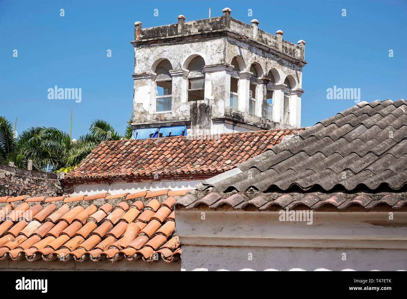 Cartagena Kolumbien, koloniale Architektur, Terrakotta-Keramik-Dachziegel, alt, alt, Besucher reisen Reise touristischer Tourismus Wahrzeichen, Kult Stockfoto