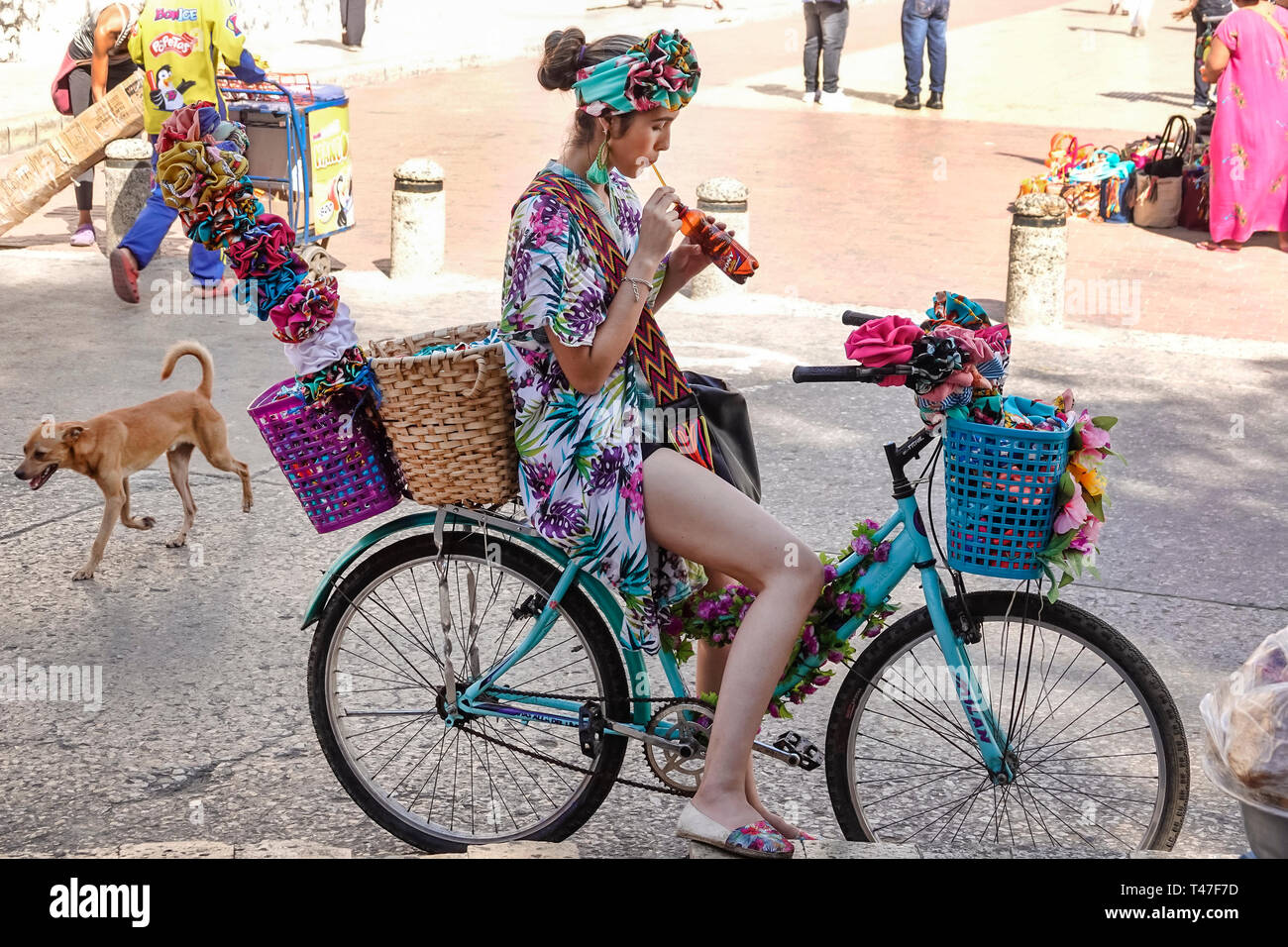 Cartagena Kolumbien, Schwarz, Afro Karibik Palenquera, Frau weibliche Frauen, Obst Verkäufer, traditionelle Kostüme, Kulturerbe Symbol, Hispanic ethnischen Wohnsitz Stockfoto