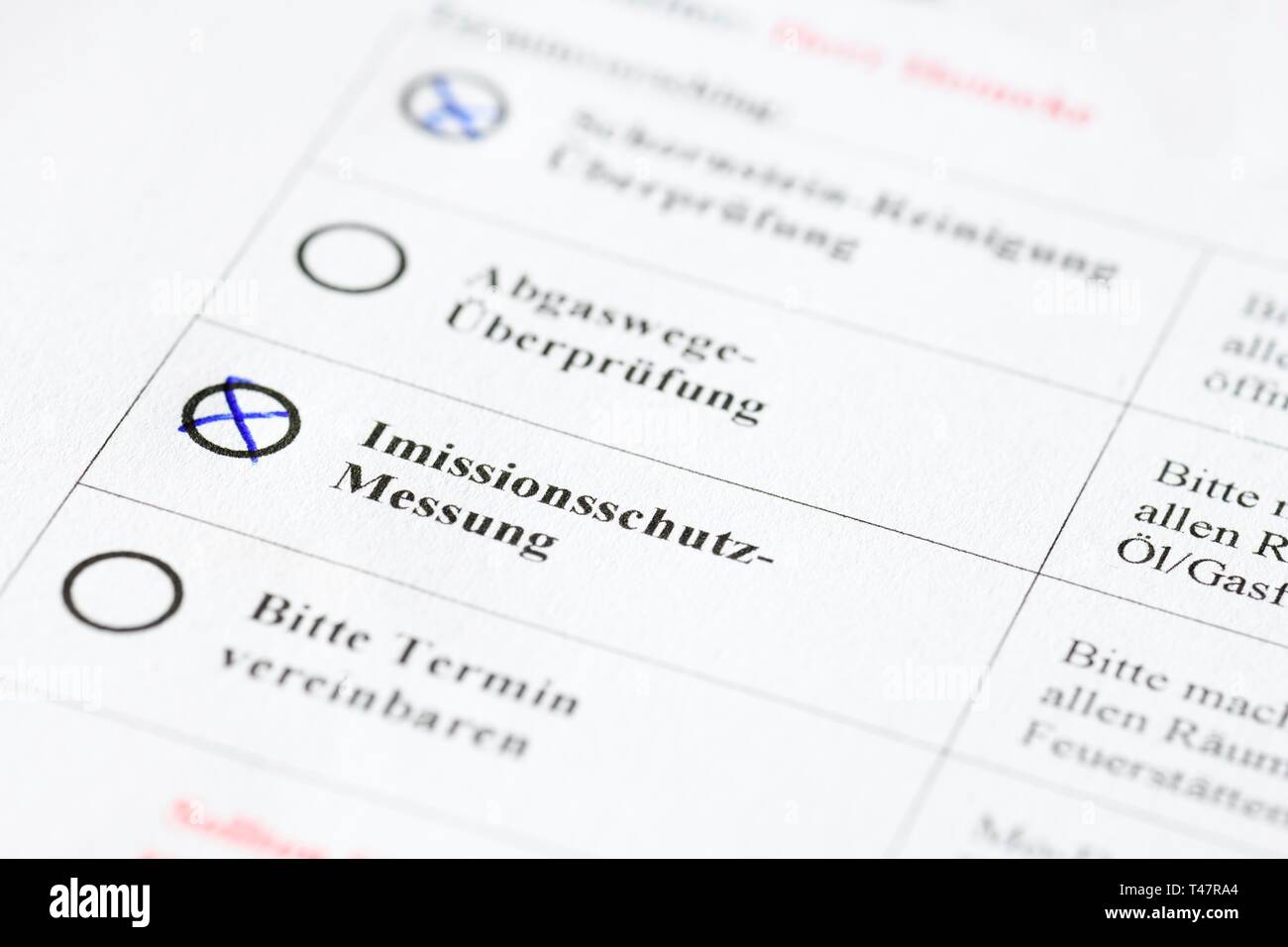 Immissionsschutz Messung, Form der Schornsteinfeger für die Reinigung des Schornsteins Inspektion, Deutschland Stockfoto