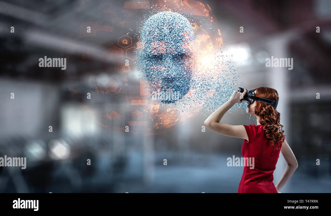 Digitale Kopf, künstliche Intelligenz und virtuelle Realität. Mixed Media Stockfoto