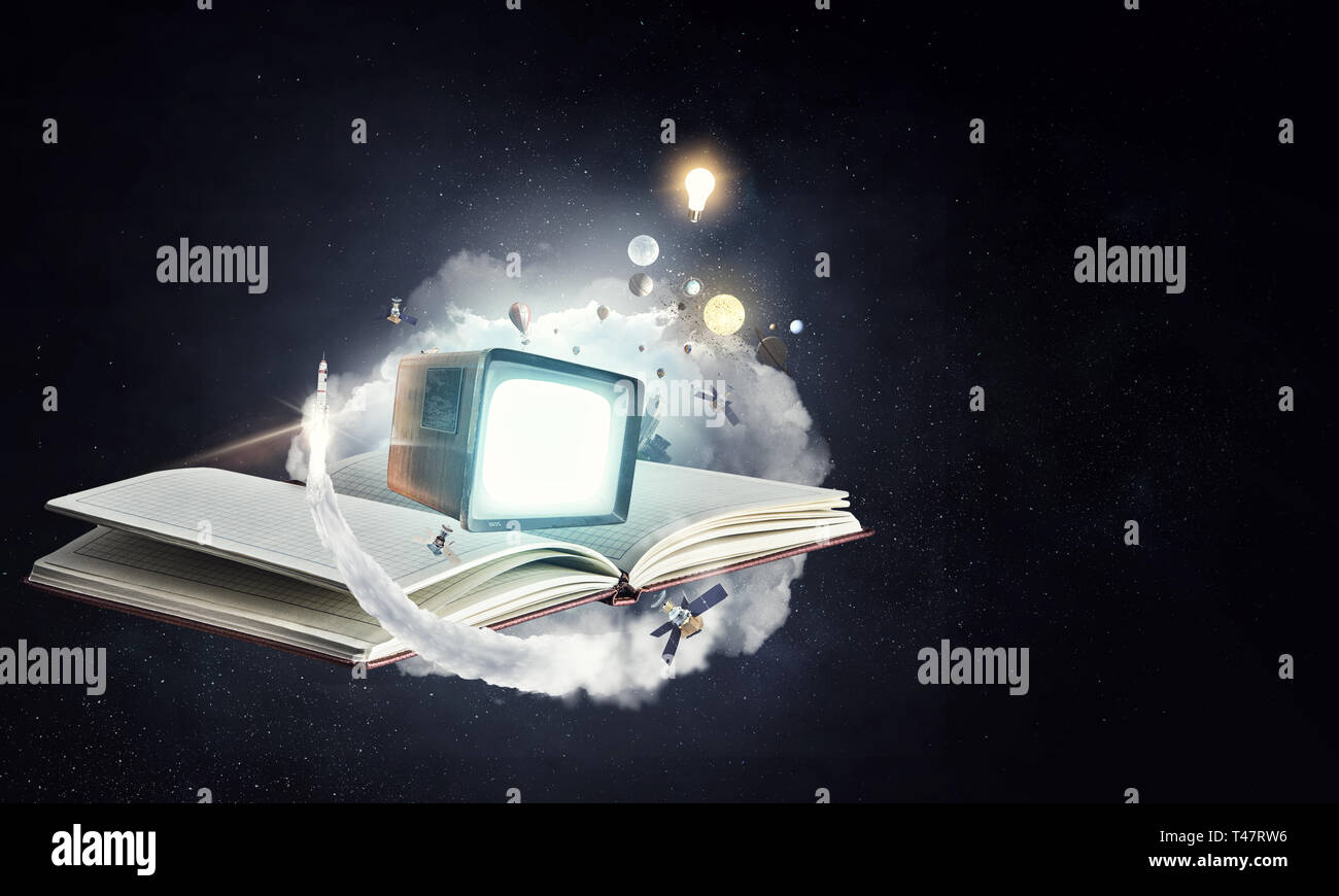 Leer Notebook und einem Vintage tv auf Platz fantasy Hintergrund öffnen Stockfoto