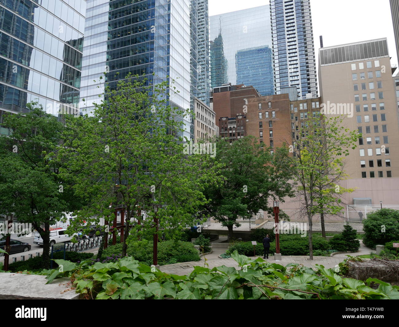 Garten bei Roy Thomson Concert Hall Toronto Stockfoto