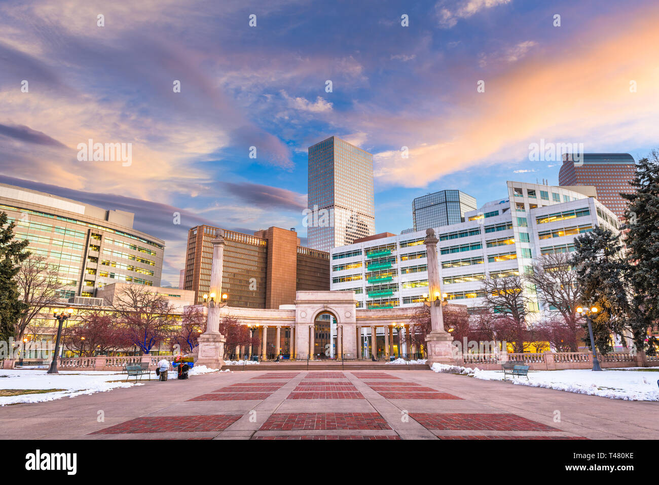 Denver, Colorado, USA, Downtown Stadtbild im Civic Center Park am duskl Stockfoto