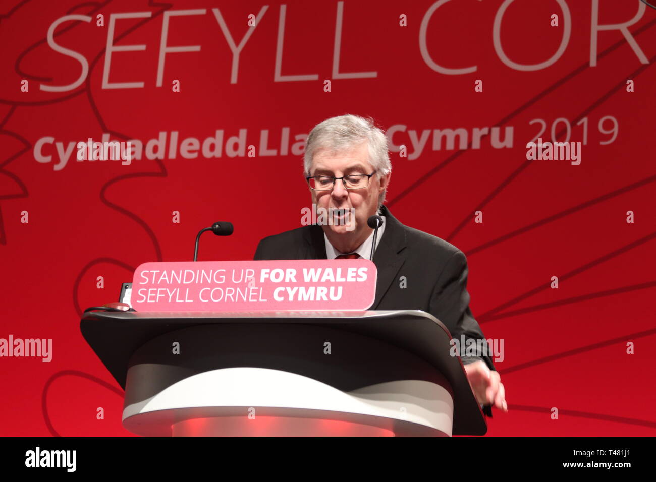 Welsh arbeit Chef Mark Drakeford Adressen der Delegierten auf die Waliser Arbeitskonferenz auf das Venue Cymru Llandudno Wales. Stockfoto