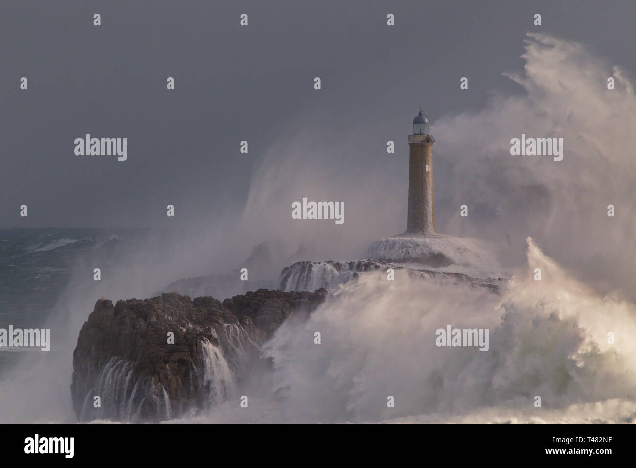 Mouro Leuchtturm in Santander (Cantabria, Spanien). Stockfoto