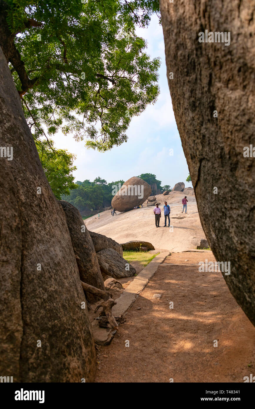 Vertikale Ansicht von Krishna's Butterball in Mahabalipuram, Indien. Stockfoto