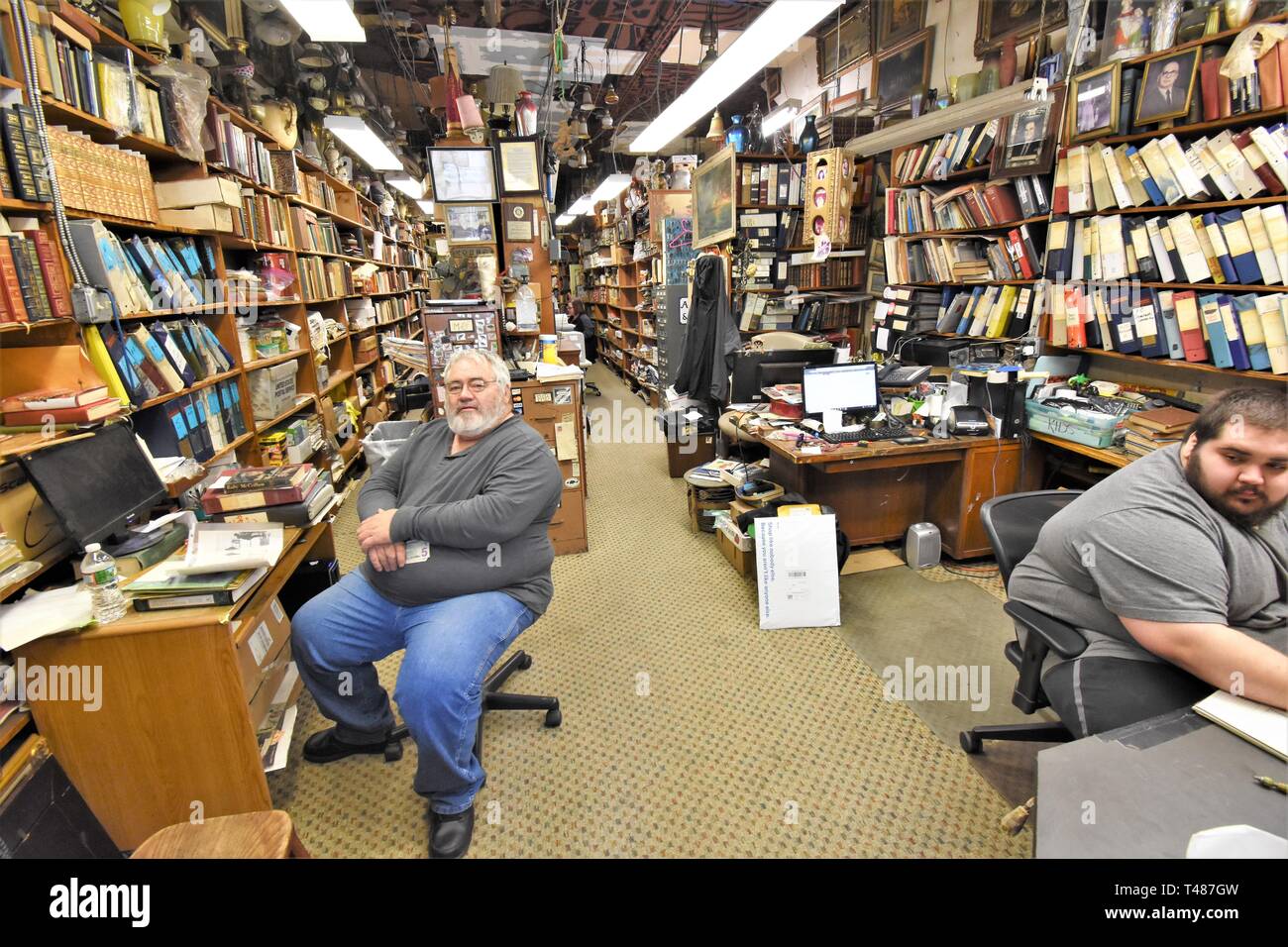 Princeton verwendet Book Store in Atlantic City, New Jersey, USA mit Eigentümern und 900.000 Bücher und Fotos für den Verkauf und die Erhaltung Stockfoto