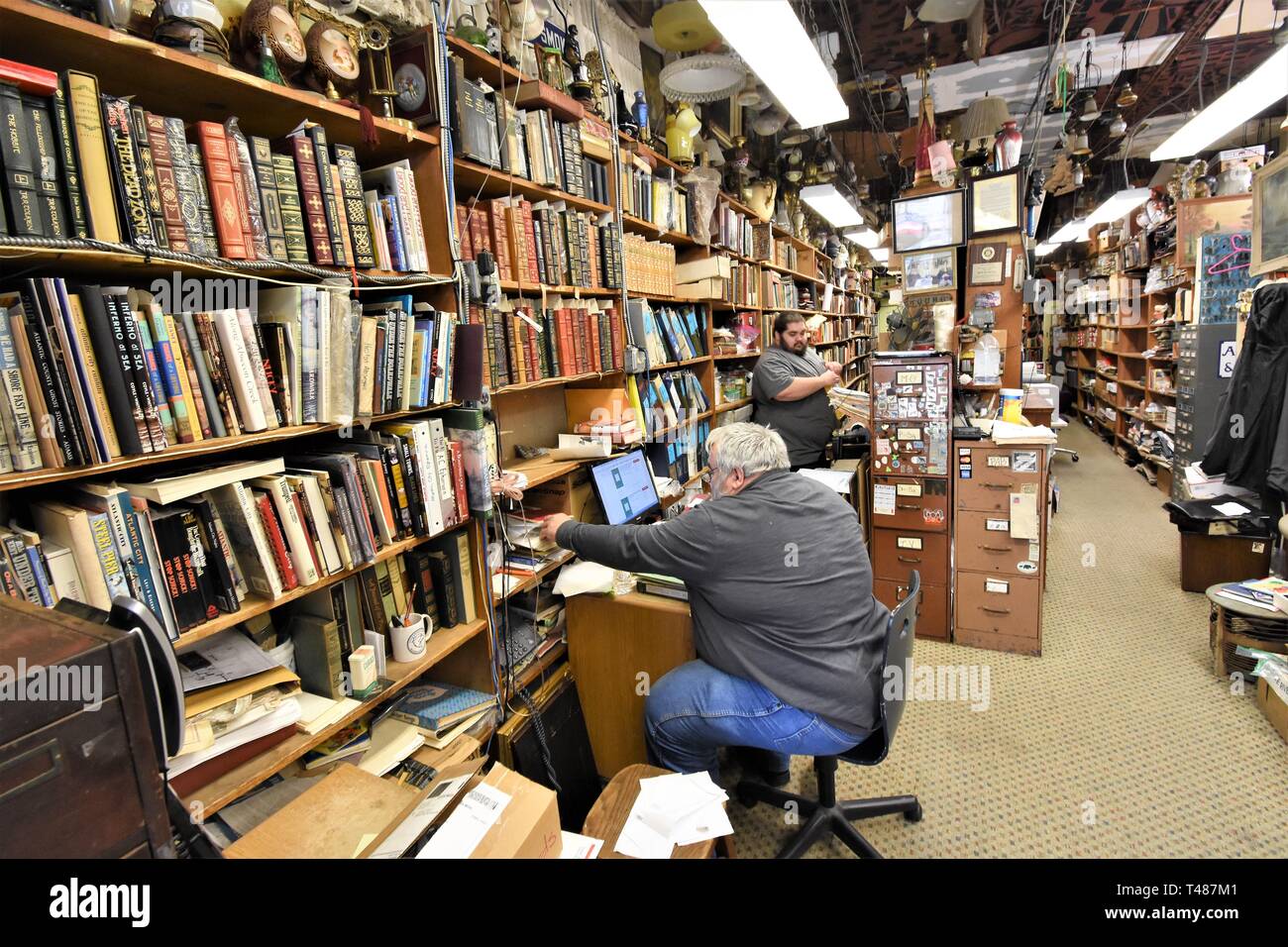 Princeton verwendet Book Store in Atlantic City, New Jersey, USA mit Eigentümern und 900.000 Bücher und Fotos für den Verkauf und die Erhaltung Stockfoto