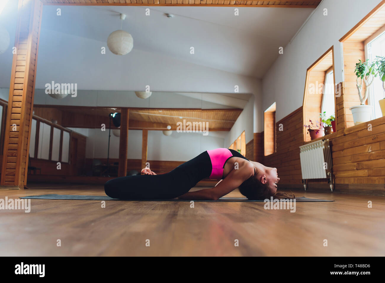 Junge Yogi Attraktive Frau Yoga Konzept In Salamba Sirsasana Übung Stehend Kopfstand 