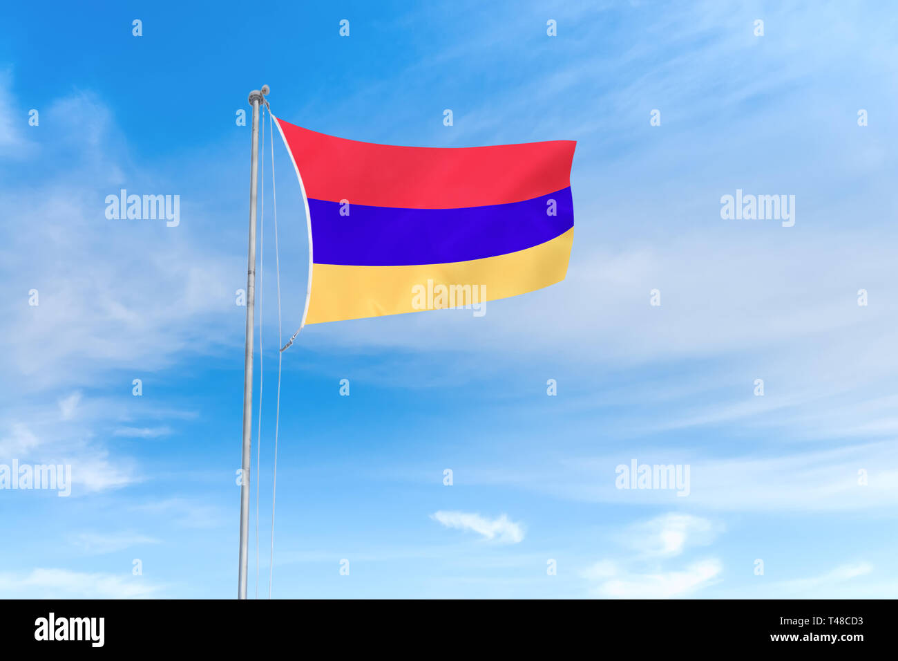 Armenien Flagge weht im Wind über blauen Himmel Hintergrund Stockfoto
