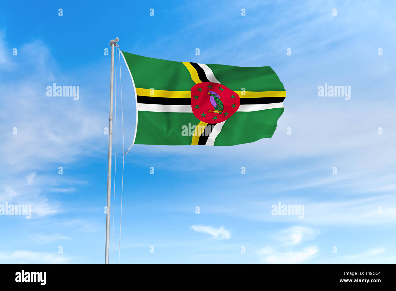 Commonwealth Dominica Flagge weht im Wind über blauen Himmel Hintergrund Stockfoto