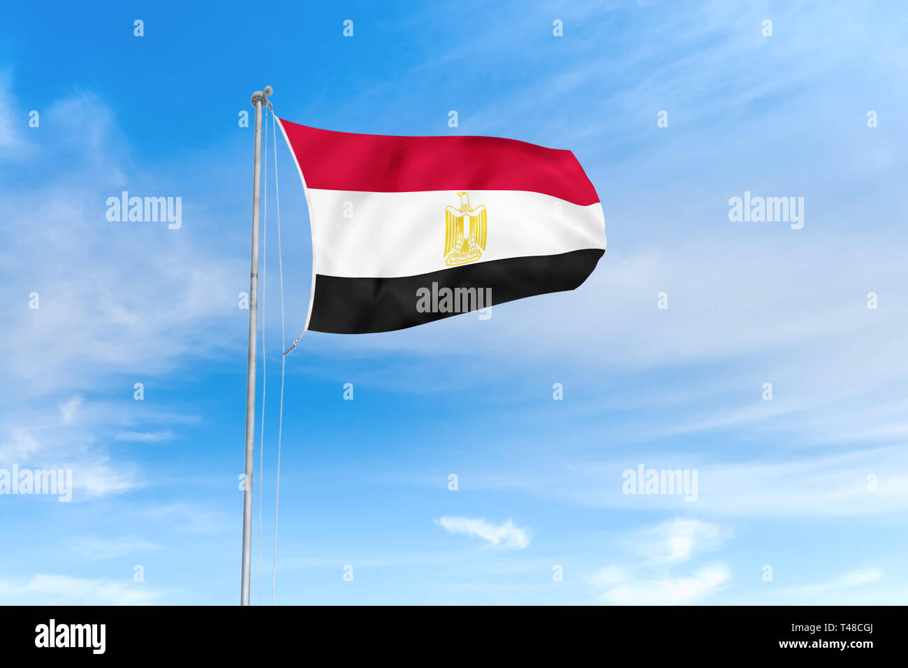 Ägypten Flagge weht im Wind über blauen Himmel Hintergrund Stockfoto