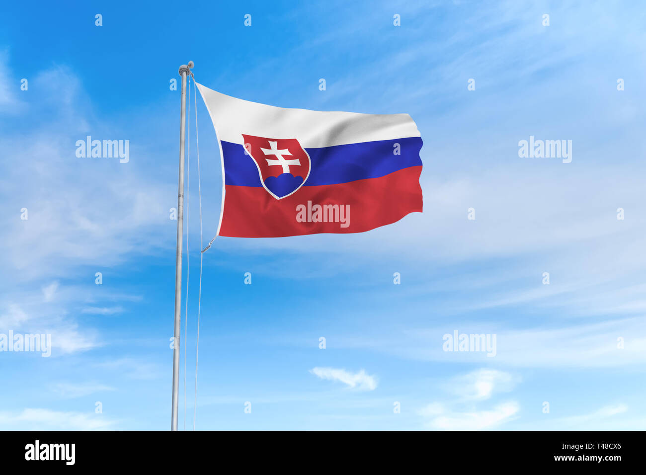 Slowakei Fahne weht im Wind über blauen Himmel Hintergrund Stockfoto