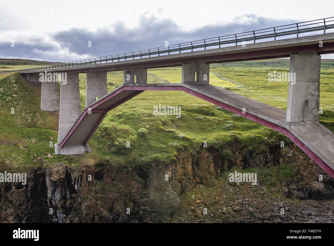 Brücke über die Bundesstraße 1 über Jokulsa eine Dal Fluss namens auch Jokulsa ein Bru oder Jokla im Osten von Island Stockfoto