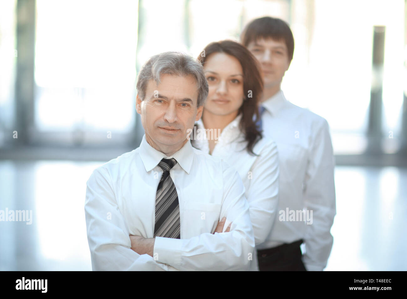 Portrait von zuversichtlich Business Team im Hintergrund des Amtes. Stockfoto