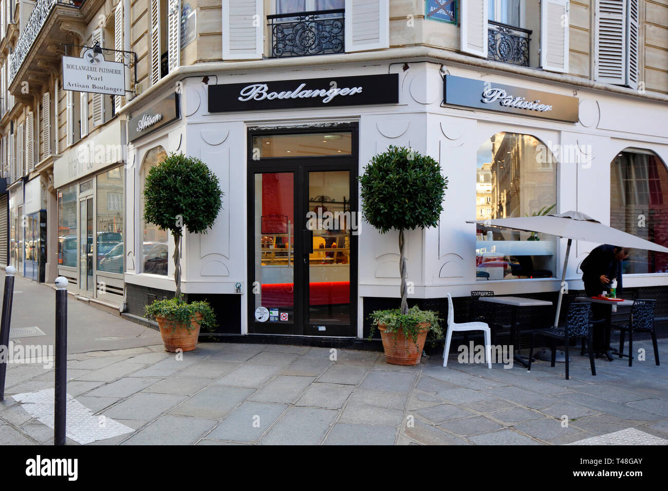 Boulangerie Pearl, 22 Rue de Constantinople, Paris, Frankreich. aussen Storefront einer französischen Bäckerei und Konditorei Stockfoto