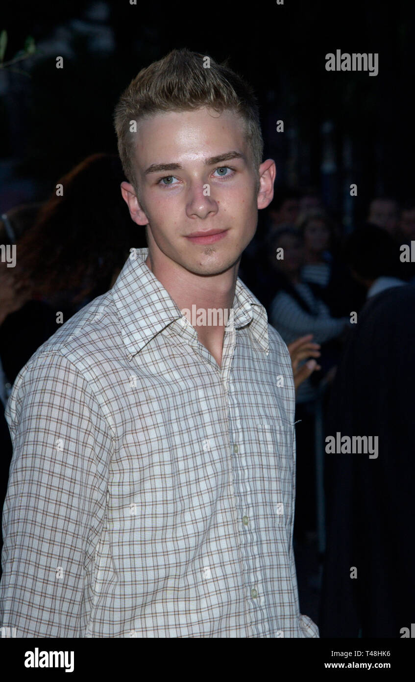 CANNES, Frankreich. Mai 17, 2003: Schauspieler ELIAS McCONNELL bei Party bei den Filmfestspielen von Cannes für HBO Filme. Stockfoto