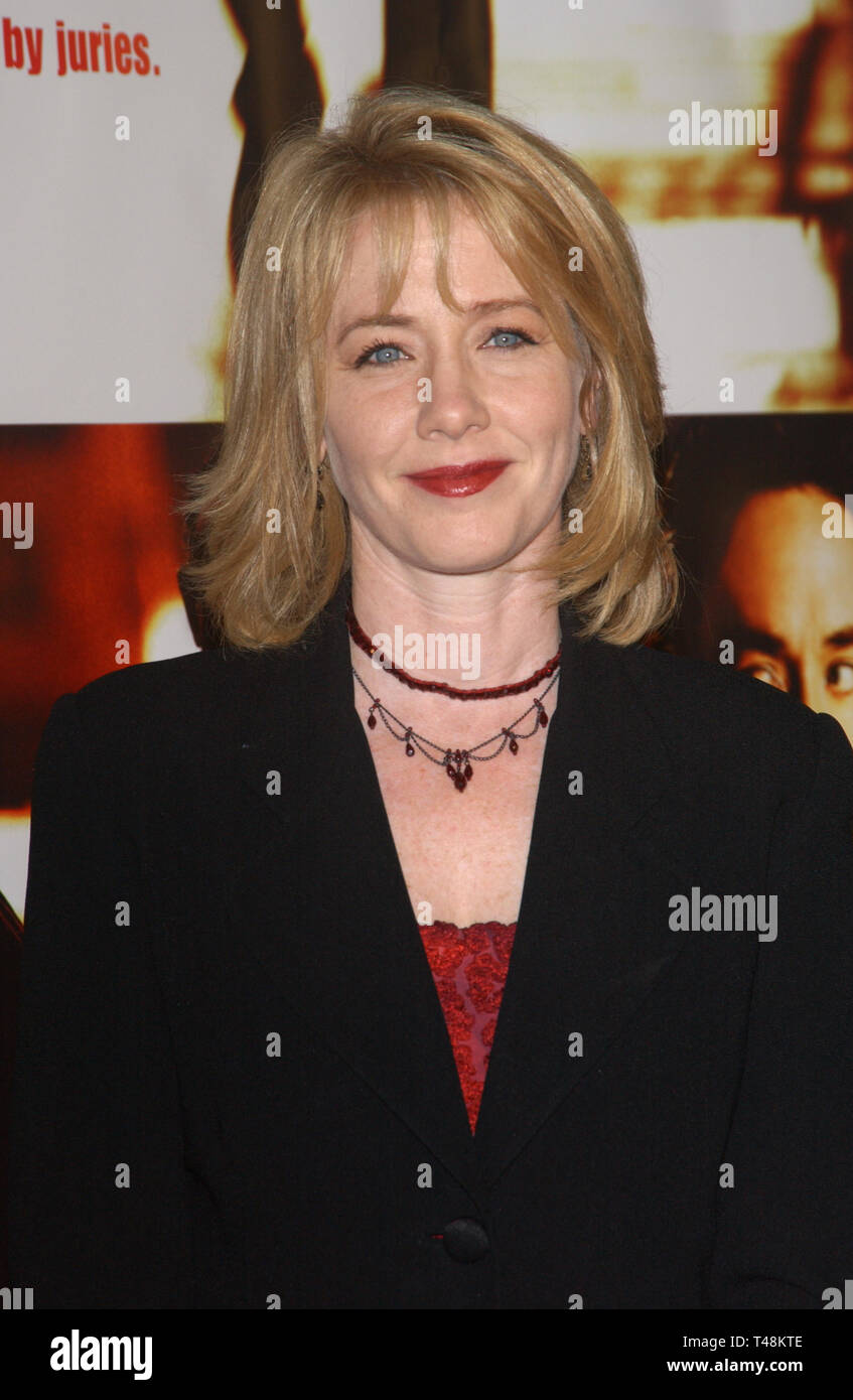 LOS ANGELES, Ca. Oktober 09, 2003: Schauspielerin ANNE CUSACK bei der Weltpremiere in Hollywood, von Runaway Jury. Stockfoto