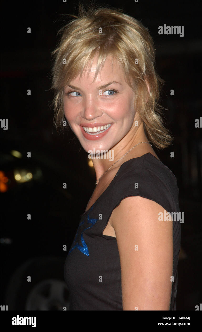 LOS ANGELES, Ca. Oktober 15, 2003: Schauspielerin Ashley Scott im Rahmen der Weltpremiere in Hollywood, der Texas Chainsaw Massacre. Stockfoto