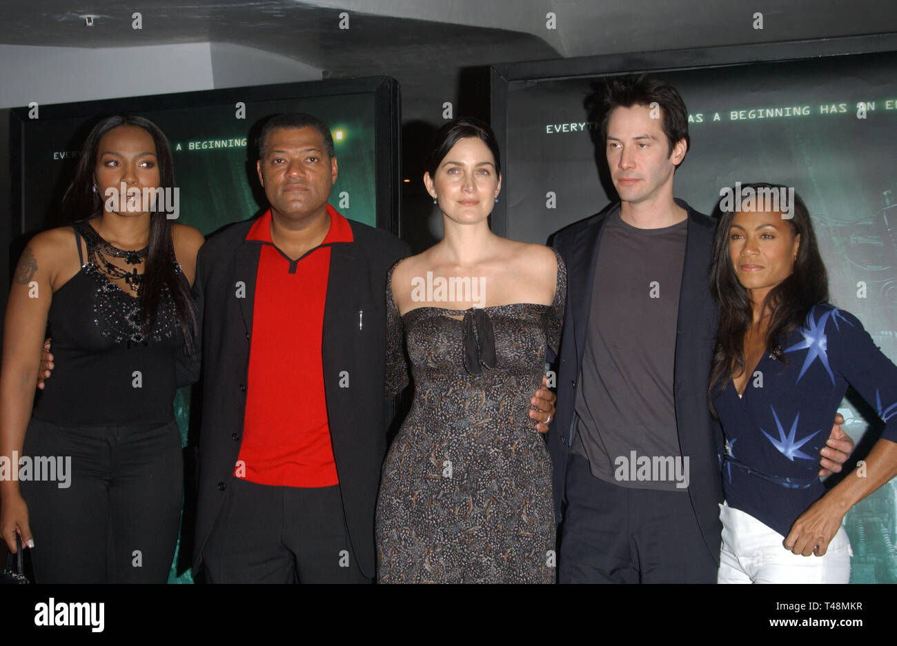 LOS ANGELES, Ca. Oktober 27, 2003: NONA GAYE (links), Laurence Fishburne, CARRIE-ANNE MOSS, Keanu Reeves, Jada Pinkett Smith auf einer Pressekonferenz in Los Angeles für die Matrix Revolutions. Stockfoto