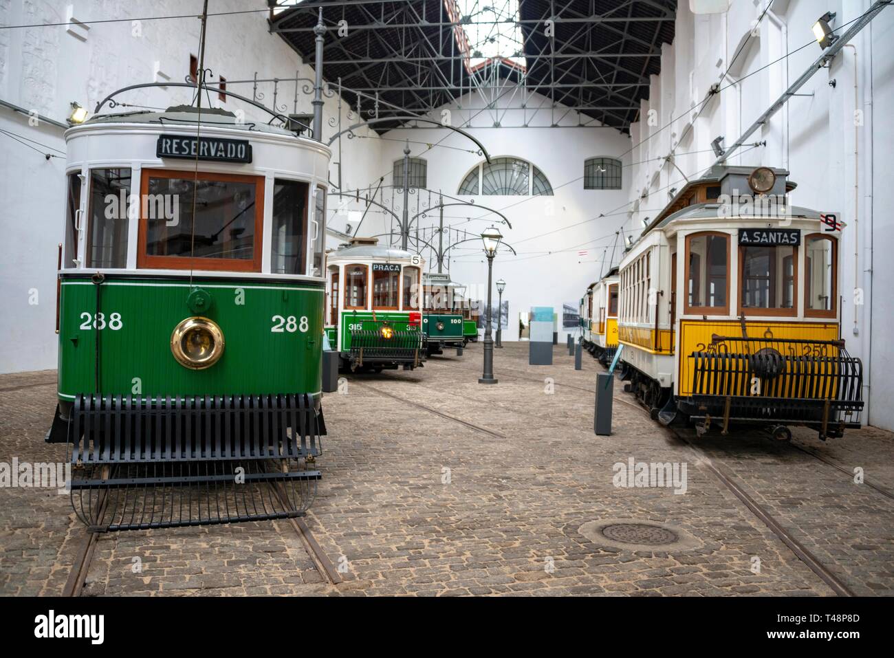 Historische Straßenbahnen, Straßenbahn-Museum, das Museu do Carro Electrico da Cidade Porto, Porto, Portugal Stockfoto