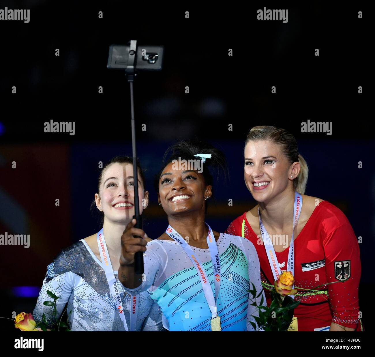 Selfie während der Preisverleihung, Simone Biles USA, Goldmedaille, Anne-Marie Padurariu können silberne Medaille, Elisabeth Seitz (GER) Bronze, EnBW Stockfoto