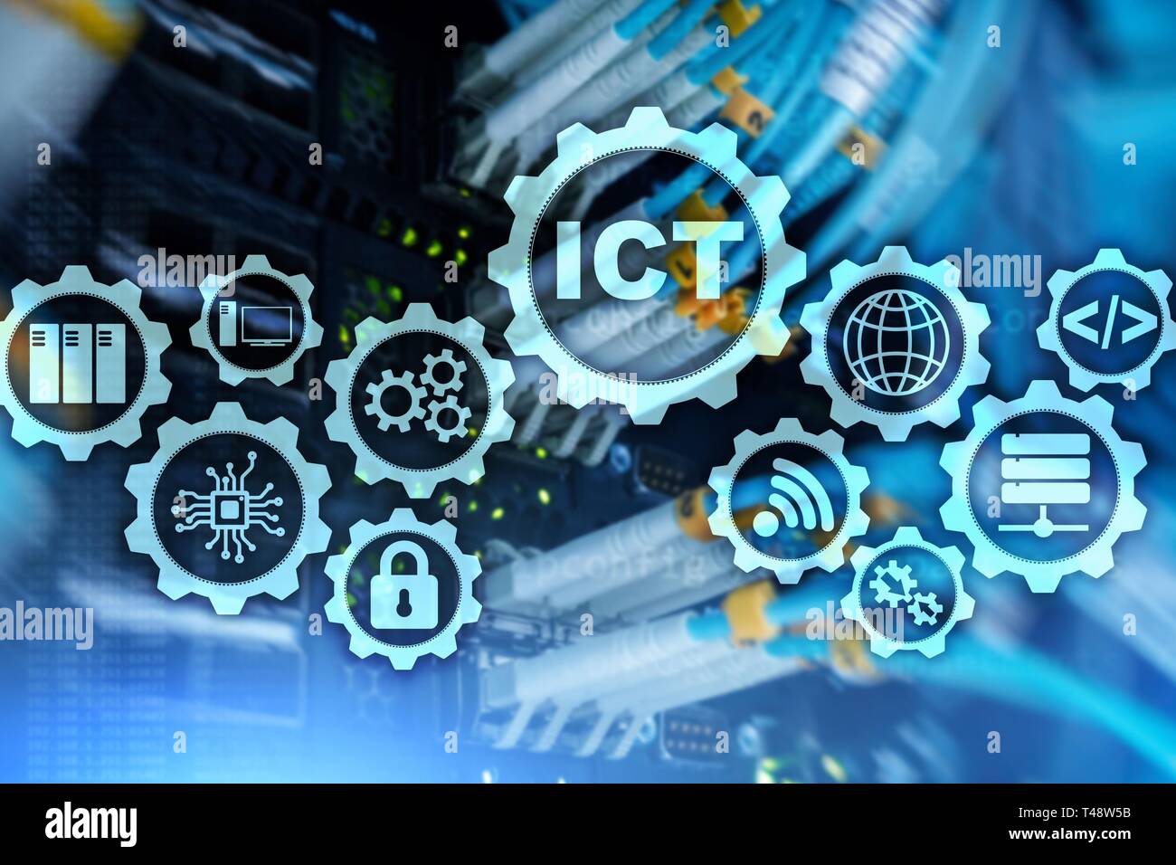 ICT. Informations- und Kommunikationstechnologie auf modernen Serverraum Hintergrund. Virtuellen Bildschirm. Stockfoto