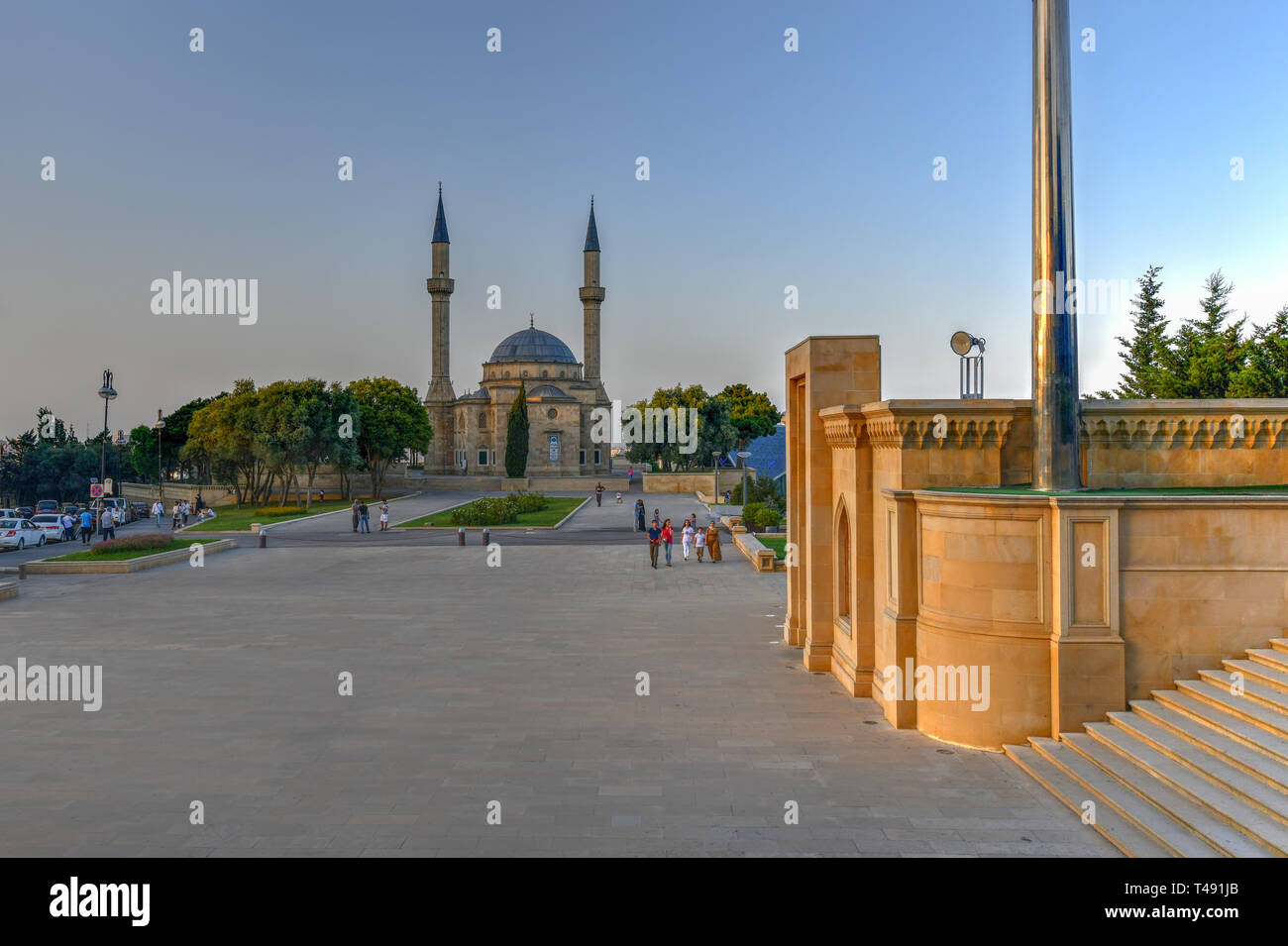 Baku, Aserbaidschan, 14. Juli 2018: Die Moschee der Märtyrer oder Türkische Moschee ist eine Moschee in Baku, Aserbaidschan, in der Nähe der Märtyrer Lane Gasse. Stockfoto