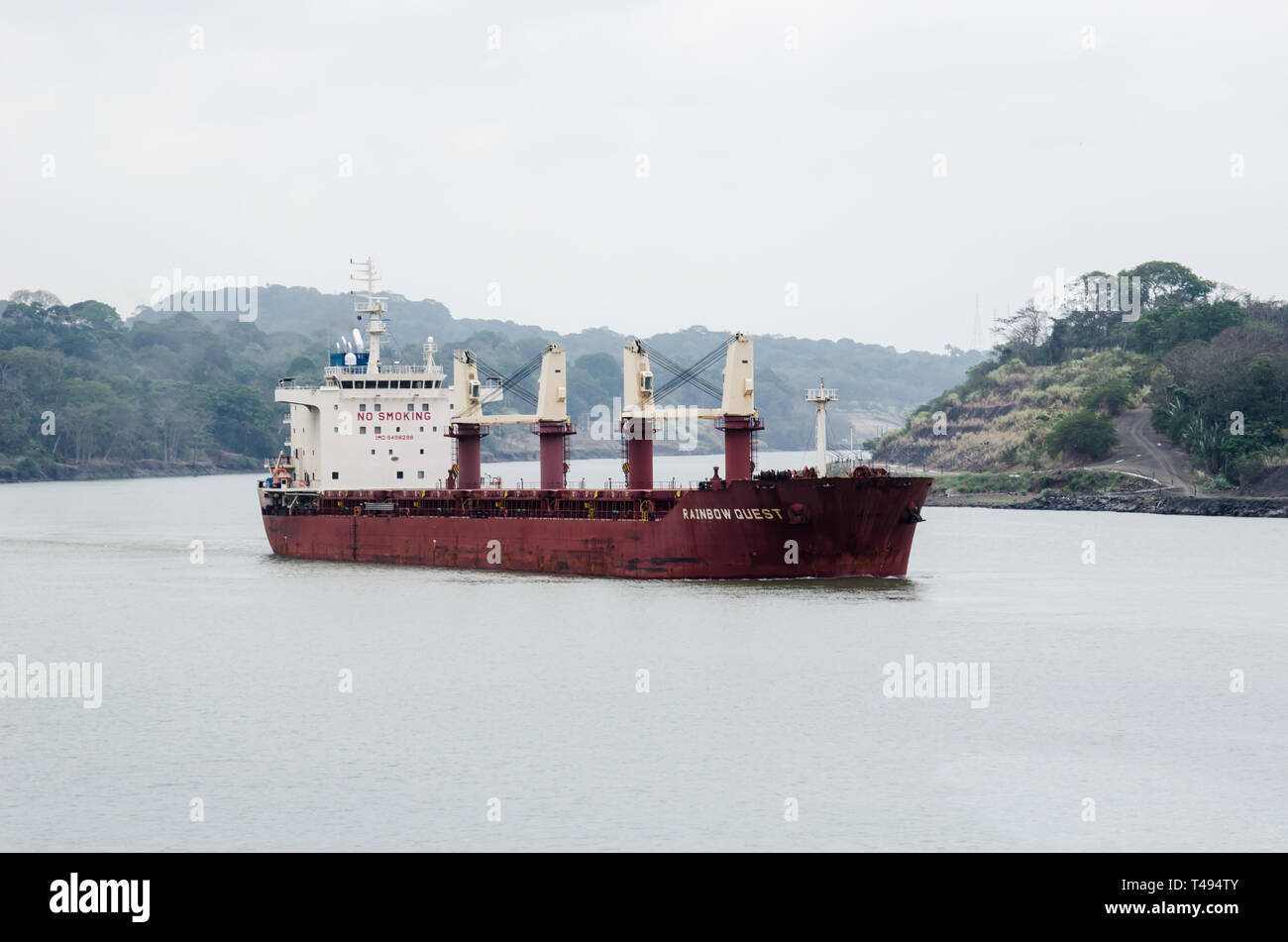 Schiff durchfuhr am Treffpunkt der Chagres River und den Panamakanal Stockfoto