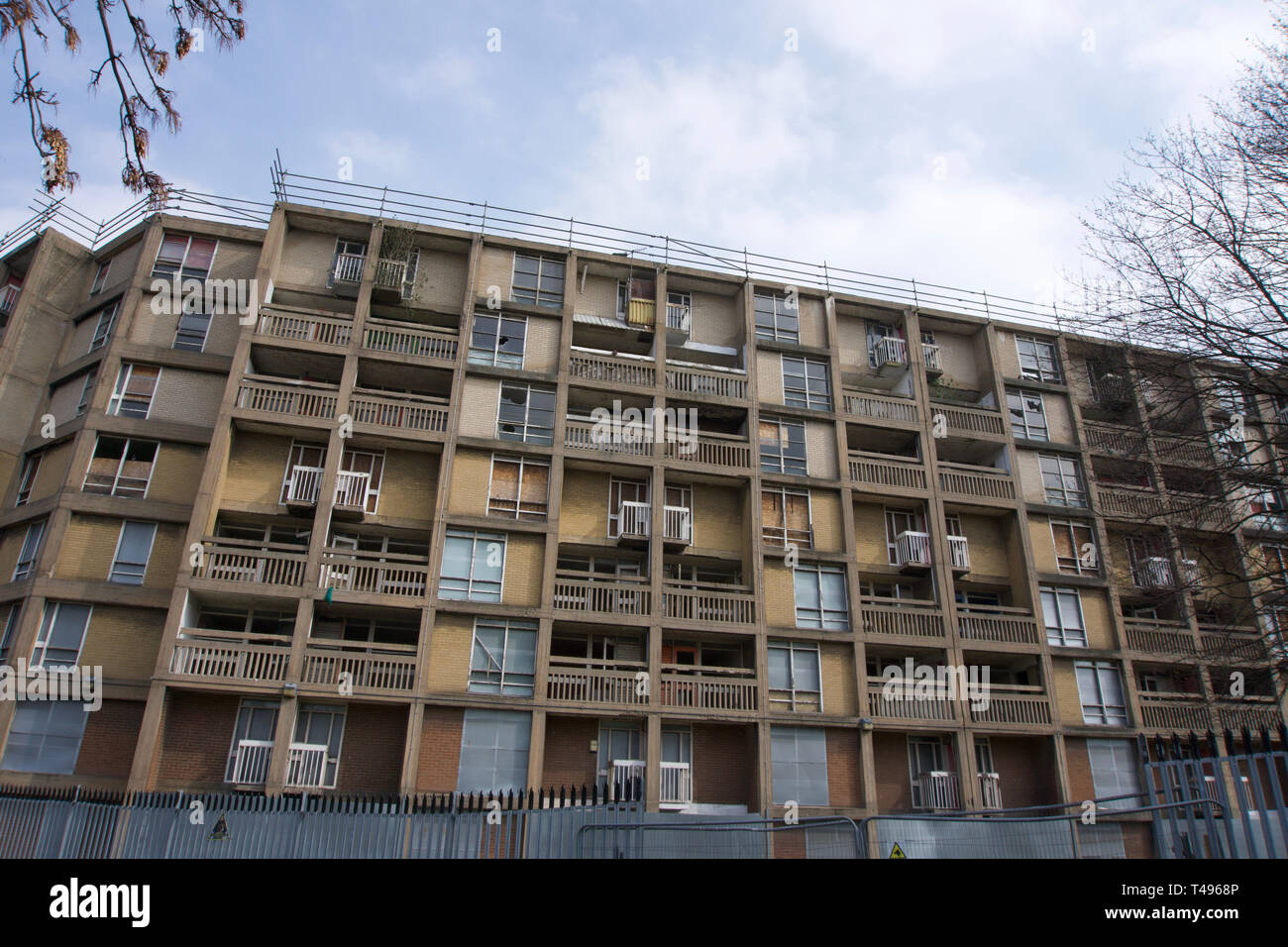 Verlassene Wohnungen im Park Hill warten renoviert werden Stockfoto