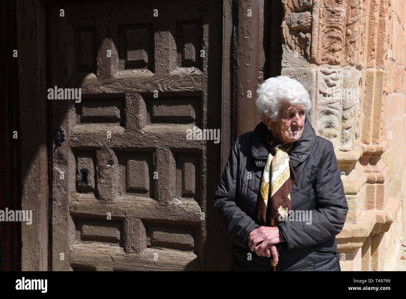 Eine Frau ist während der Prozession von 'Domingo de Ramos (Palmsonntag) in Soria gesehen, im Norden von Spanien. Palm Sonntag erinnert an die triumphale Eintrag von Jesus in Jerusalem vor seiner Kreuzigung. Es ist von Christen auf der ganzen Welt gefeiert. Stockfoto