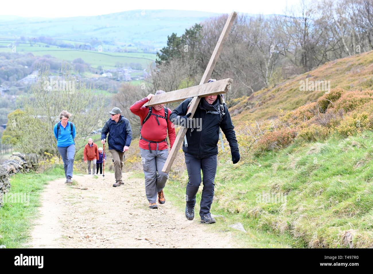 Hayfield Christen feiern die Heilige Woche mit einem Kreuz auf der Spitze der Laterne Hecht am Palmsonntag, wo es bis Karfreitag bleibt. Stockfoto