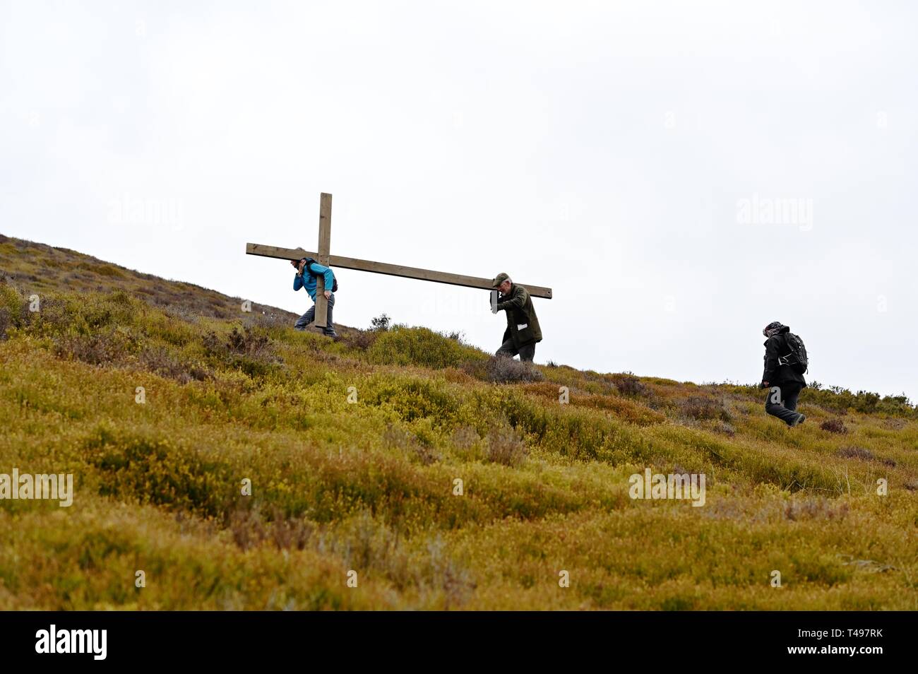 Hayfield Christen feiern die Heilige Woche mit einem Kreuz auf der Spitze der Laterne Hecht am Palmsonntag, wo es bis Karfreitag bleibt. Stockfoto