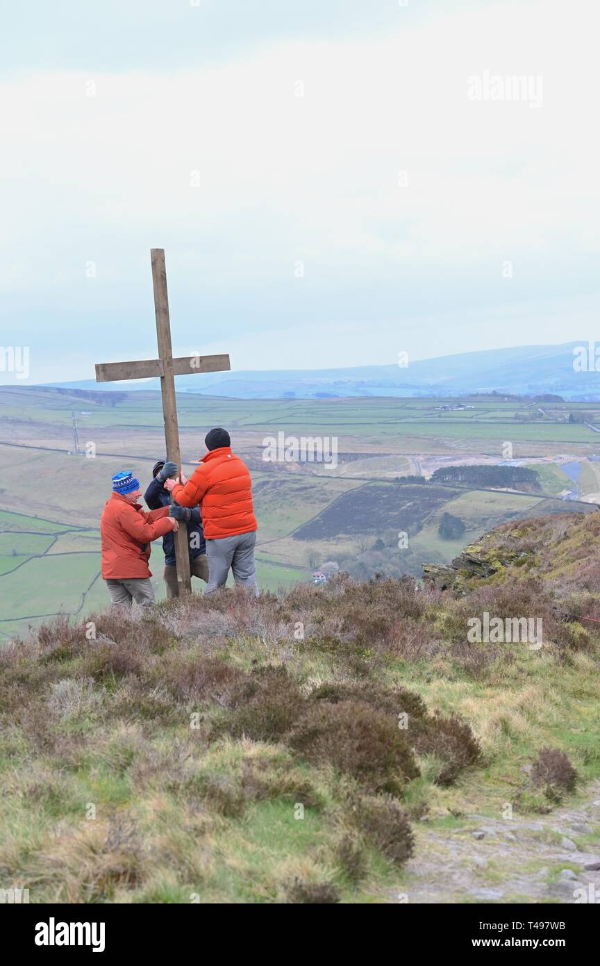 Hayfield Christen feiern die Heilige Woche mit einem Kreuz auf der Spitze der Laterne Hecht am Palmsonntag, wo es bis Karfreitag bleibt. Stockfoto