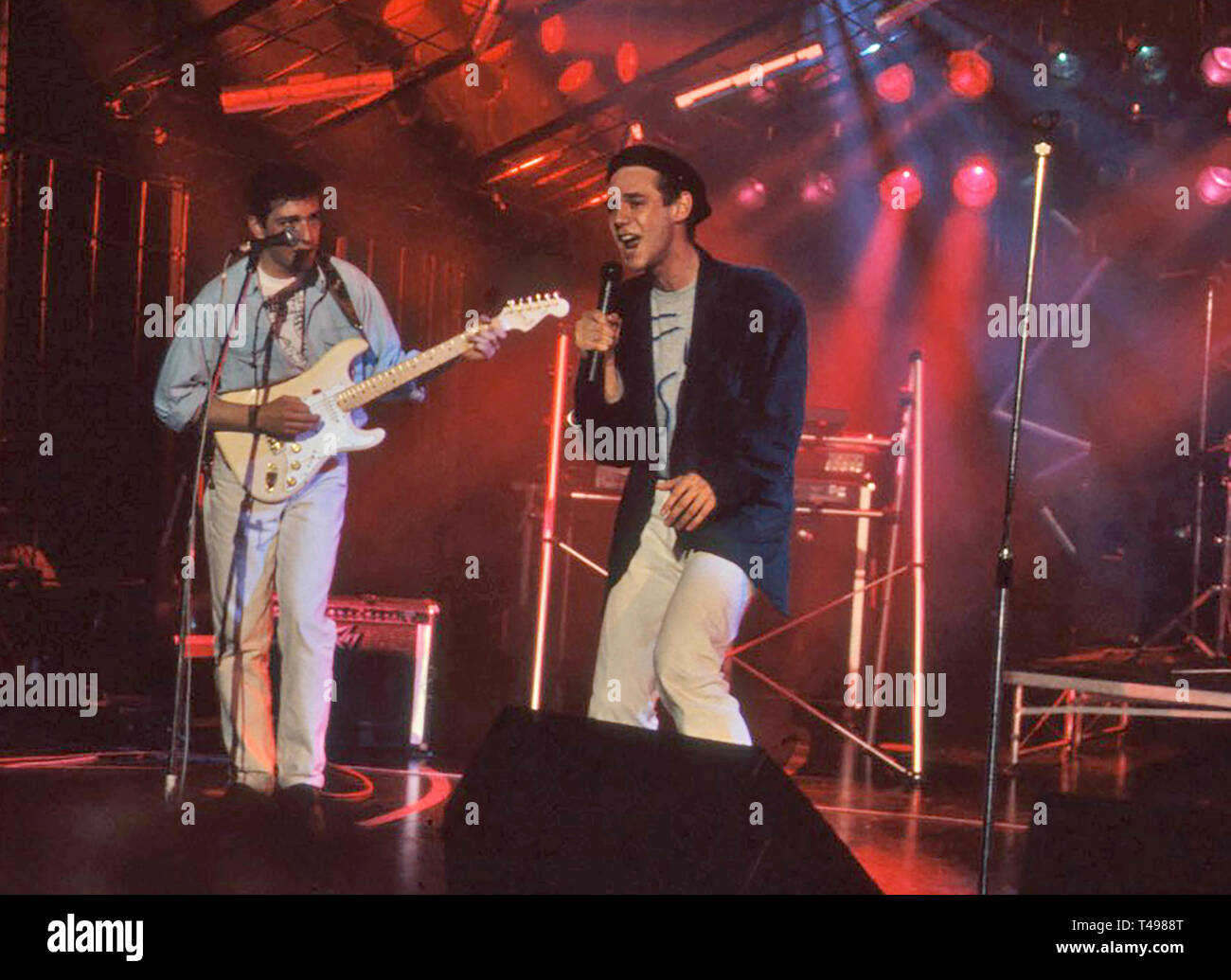 Neugier tötete die Katze British Pop Band über über 1988 mit Sänger Ben Volpeliere Stockfoto Neugier tötete die Katze British Pop Band über über 1988 mit Sänger Ben Volpeliere Stockfoto