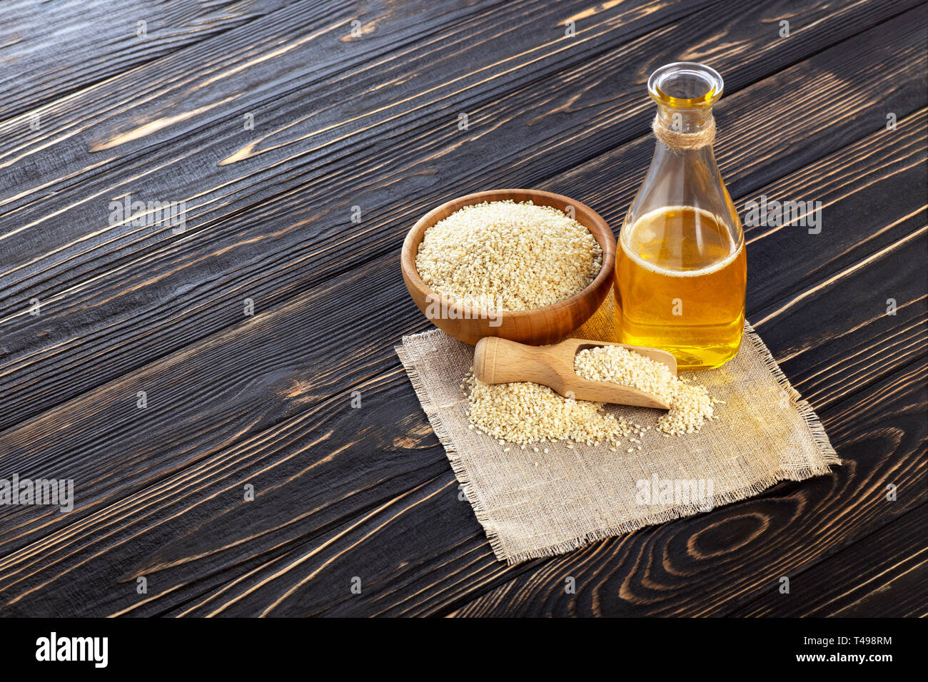 Sesamöl in Glasflasche Stockfoto