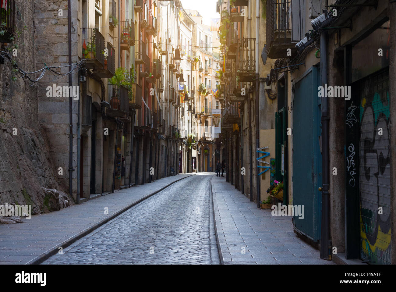 Girona, Spanien - Januar 23, 2019: Straße in der Altstadt Eng. Girona, Katalonien, Spanien Stockfoto