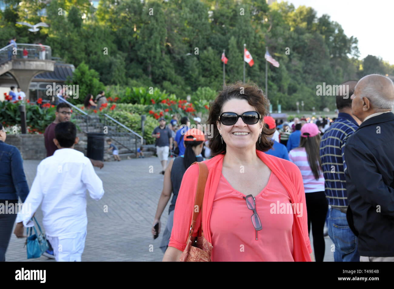 Niagara Falls Kanada - September 10, 2018 - Niagara Falls Gehweg in der Nähe von Table Rock Pavillon - Illustrative Editorial Stockfoto