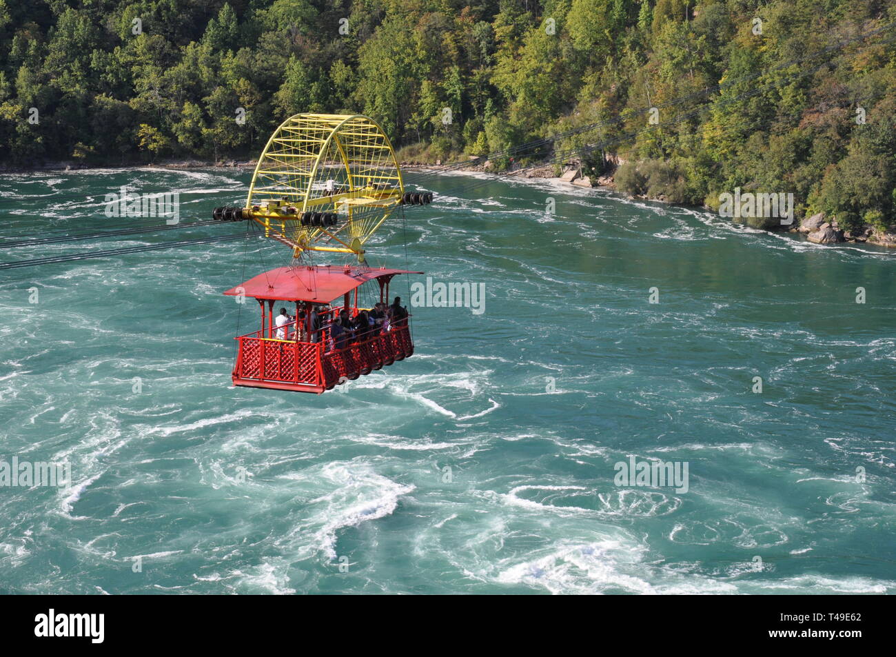 Ansicht der Spanischen Aero Car oder mit der Seilbahn über den Niagara River Whirlpool in der Nähe von Niagara Falls zwischen Kanada und den Vereinigten Staaten Stockfoto