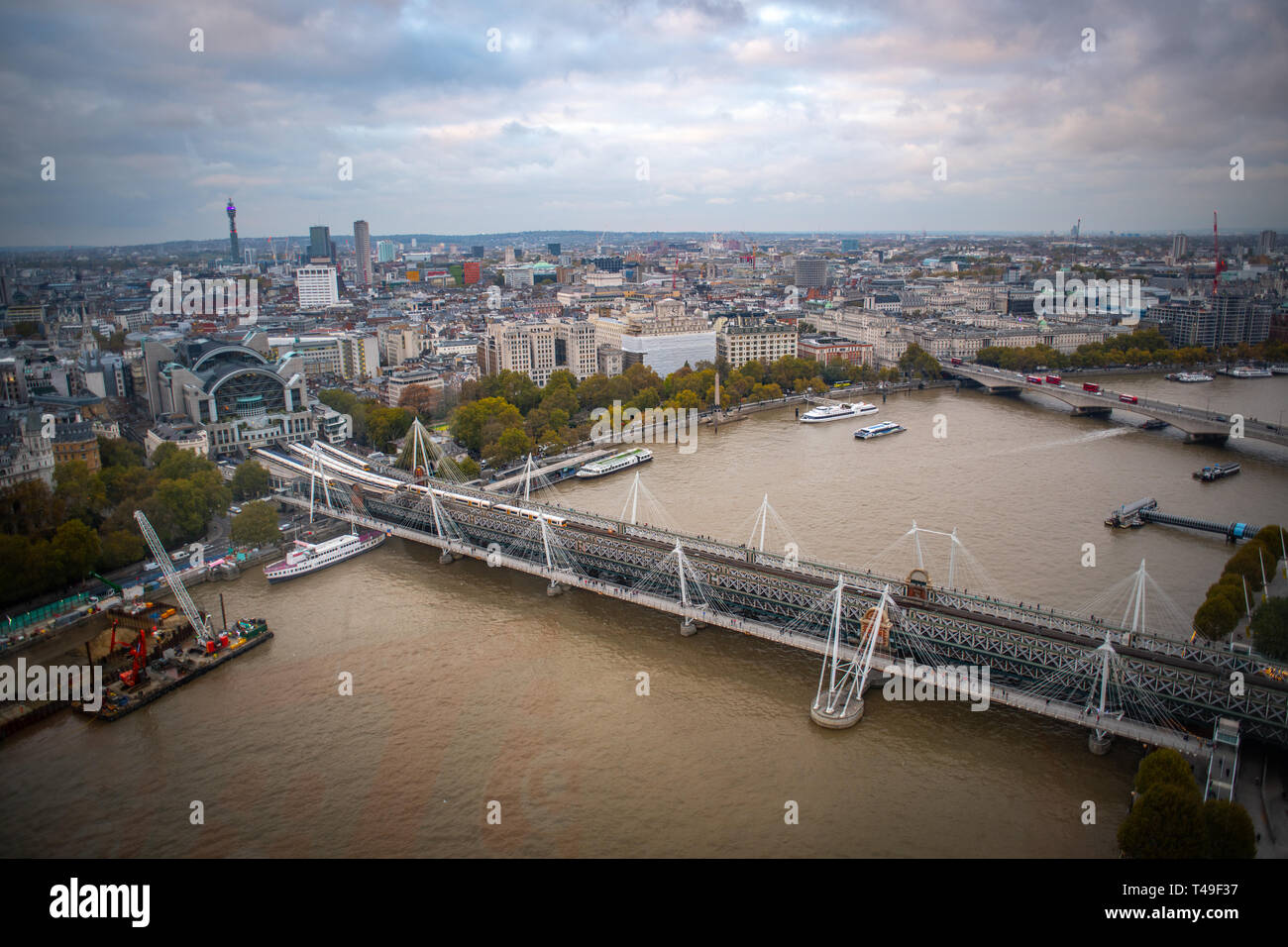 Themse und London vom London Eye aus gesehen Stockfoto