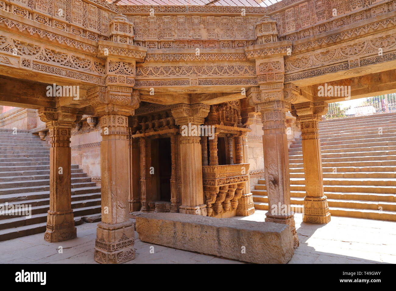 Adalaj Stepwell ist ein Hindu Gebäude im Dorf Adalaj in der Nähe von Ahmedabad im indischen Bundesstaat Gujarat. Stockfoto