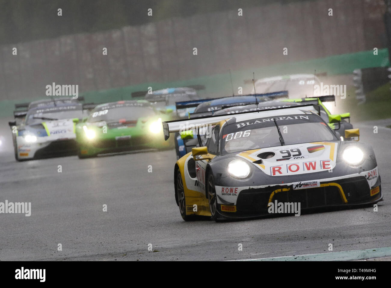 Monza, Italien. 14 Apr, 2019. ROWE Racing Porsche 911 GT3 R mit Fahrern Dirk Werner, Matt Campbell & Dennis Olsen während der 2019 Blancpain GT Serie am Autodromo di Monza, Monza, Italien am 14. April 2019. Foto von Jurek Biegus. Nur die redaktionelle Nutzung, eine Lizenz für die gewerbliche Nutzung erforderlich. Keine Verwendung in Wetten, Spiele oder einer einzelnen Verein/Liga/player Publikationen. Credit: UK Sport Pics Ltd/Alamy leben Nachrichten Stockfoto