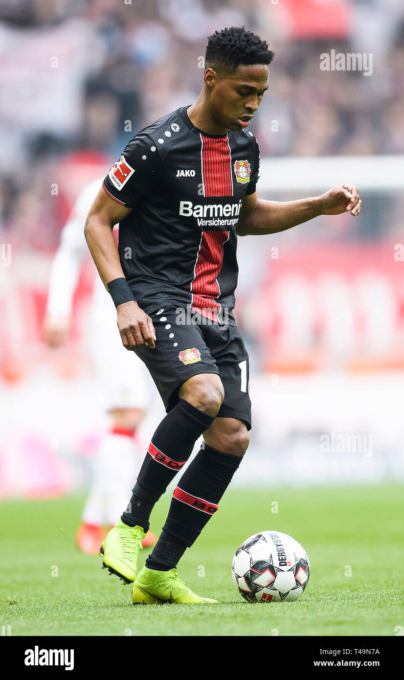 Single Action, Freestyle Wendell (Bayer 04 Leverkusen). GES/Fußball/1. Bundesliga: VFB Stuttgart - Bayer 04 Leverkusen, 13.04.2019 - Fußball 1.Liga: VFB Stuttgart vs Bayer 04 Leverkusen, Stuttgart, 13.April 2019 DFL-Regelungen die Verwendung von Fotografien als Bildsequenzen und/oder quasi-Video zu verbieten. | Verwendung weltweit Stockfoto