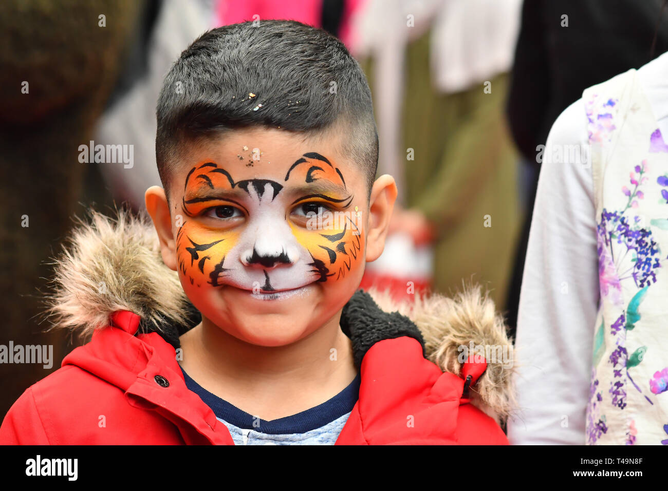 Olympia, London, UK. 14. Apr 2019. Moden und halal Essensstände Ausstellung in London muslimische Shopping Festival 2019 am 14. April 2019 in Olympia London, UK. Bild Capital/Alamy leben Nachrichten Stockfoto