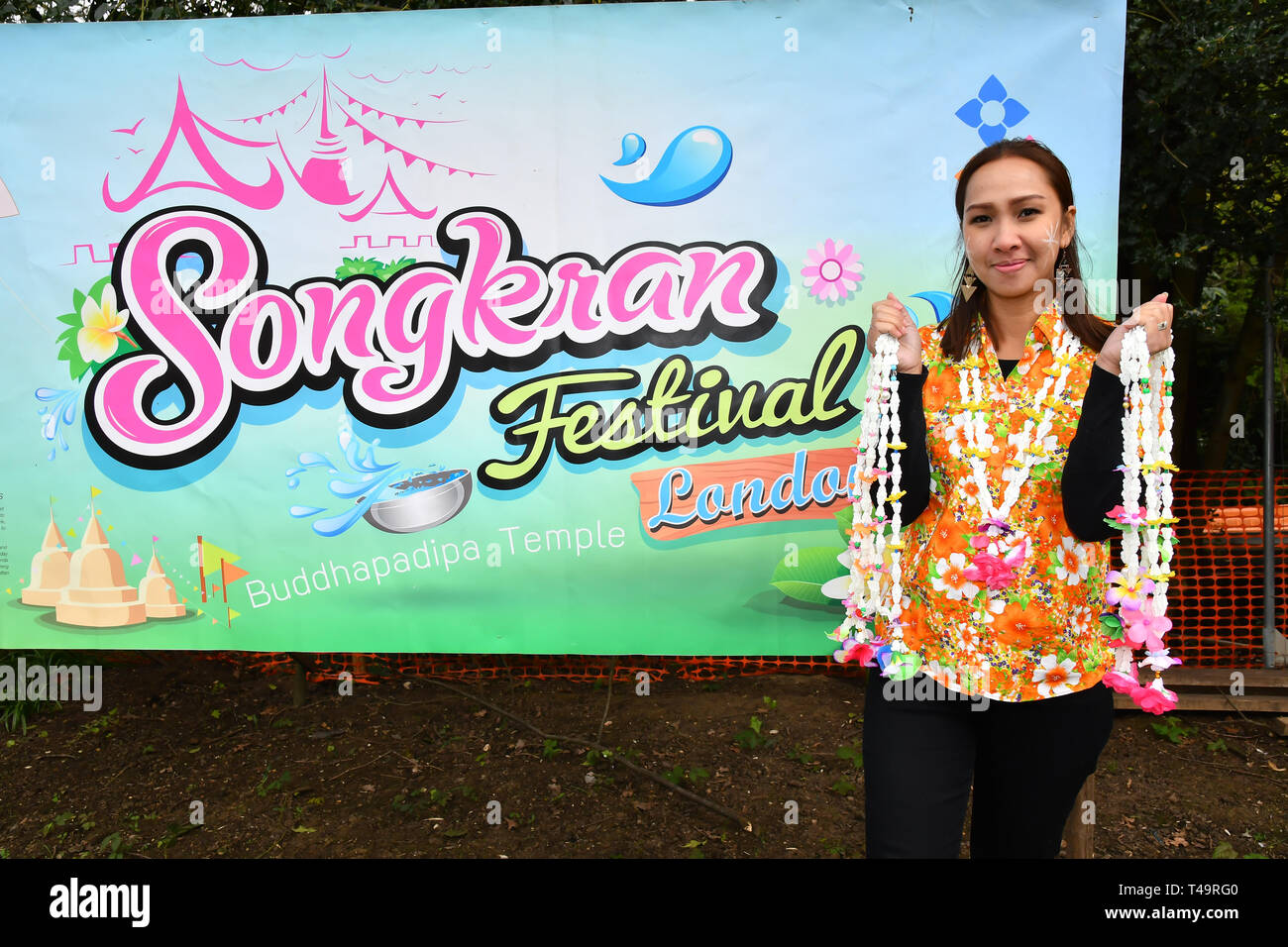 London, Großbritannien. 14 Apr, 2019. Feiert Thai Neujahr (Songkran) bei Buddhapadipa Tempel in Wimbledon als Wasser Songkran Festival, London, UK bekannt. Bild Capital/Alamy leben Nachrichten Stockfoto