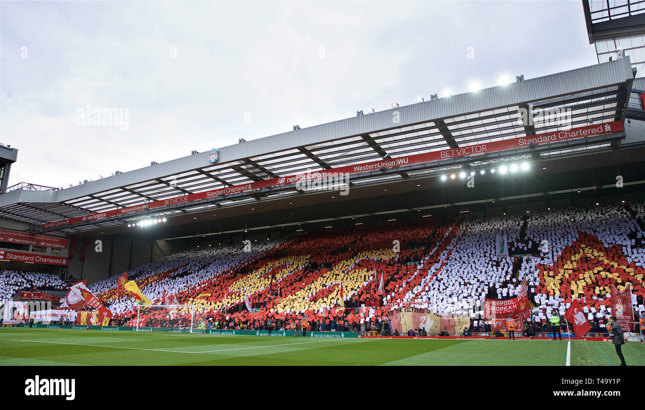 (190415) - Liverpool, April 15, 2019 (Xinhua) - Liverpool Unterstützer bilden ein Mosaik zum Gedenken an die 96 Opfer der Hillsborough Stadion Katastrophe, vor der Englischen Premier League Spiel zwischen dem FC Liverpool und Chelsea FC bei Anfield in Liverpool, Großbritannien am 14. April 2019. April 15 markiert den 30. Jahrestag der Katastrophe. (Xinhua) für die redaktionelle Verwendung. Nicht FÜR DEN VERKAUF FÜR MARKETING ODER WERBEKAMPAGNEN. Keine VERWENDUNG MIT NICHT AUTORISIERTEN Audio-, Video-, Daten-, SPIELPLÄNE, Verein/LIGA LOGOS ODER "LIVE" Dienstleistungen. IN-MATCH VERWENDUNG BESCHRÄNKT AUF 45 Bilder, kein Video EMULATION ONLINE. Keine VERWENDUNG IN WETTEN, GA Stockfoto