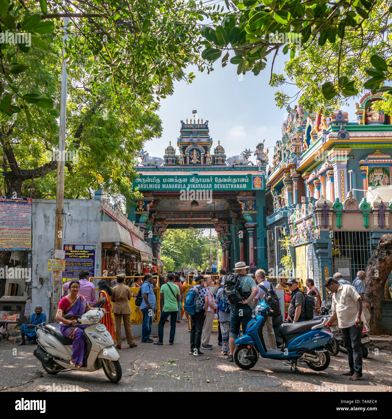 Blick auf den Platz der Manakula Vinyagar Tempel in Pondicherry, Indien. Stockfoto